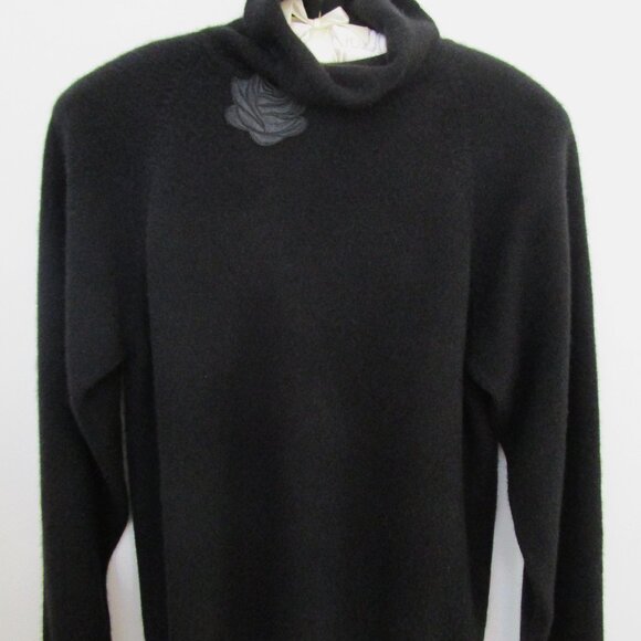 Black CASHMERE Turtleneck Sweater Pullover Rose Applique - Picture 5 of 11